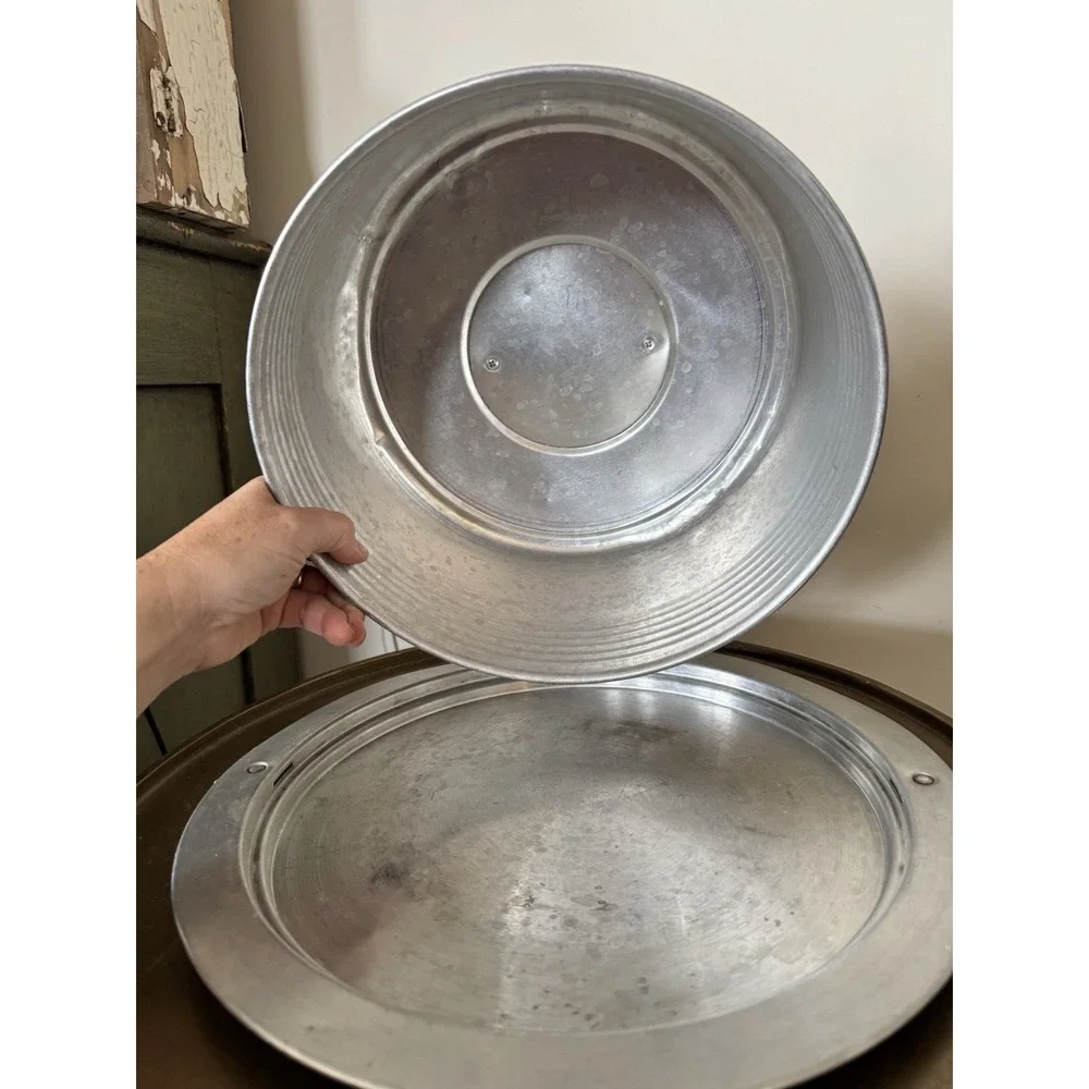Vintage Regal Ware Aluminum Cake Carrier Plate With Locking Lid